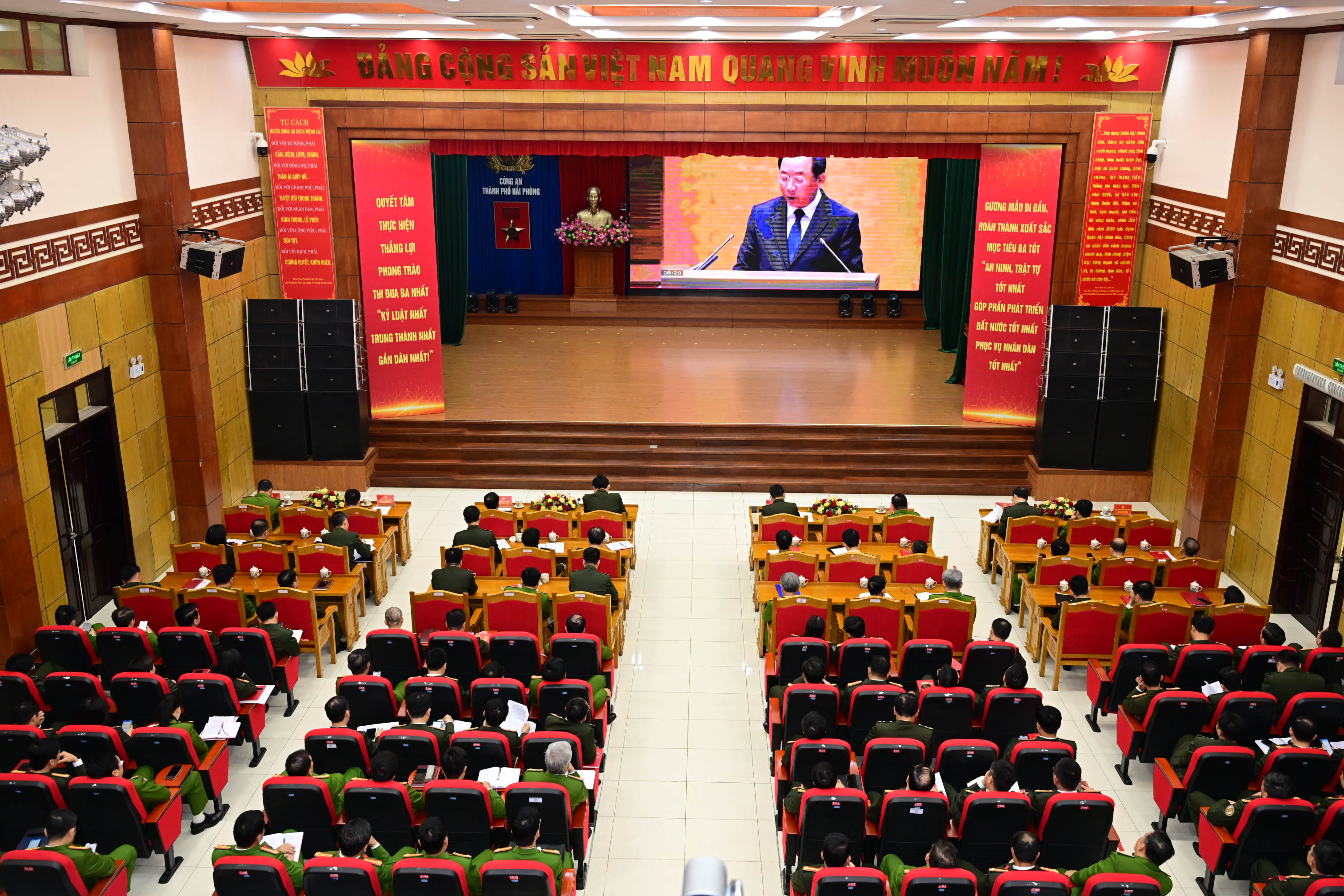 Đảng bộ Công an thành phố dự trực tuyến Hội nghị toàn quốc nghiên cứu, học tập, quán triệt và triển khai thực hiện Nghị quyết số 79-NQ/TW, 80-NQ/TW của Bộ Chính trị